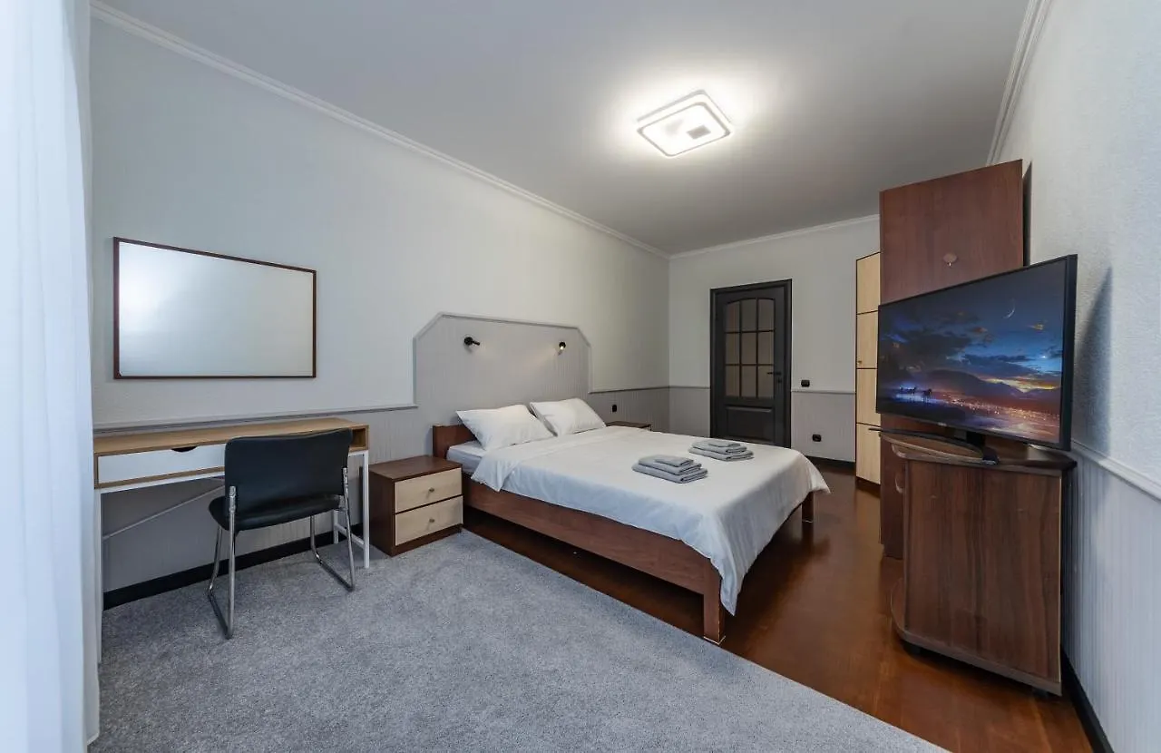 Modern 3 Bedroom Apartment Kyiv 0*,